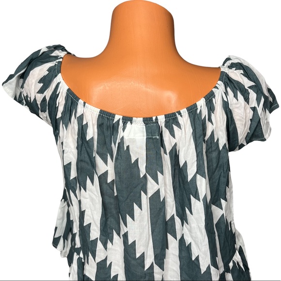 LJC Designs White And Grey Geometric Print Flutter Crop Top size Small - Picture 4 of 12